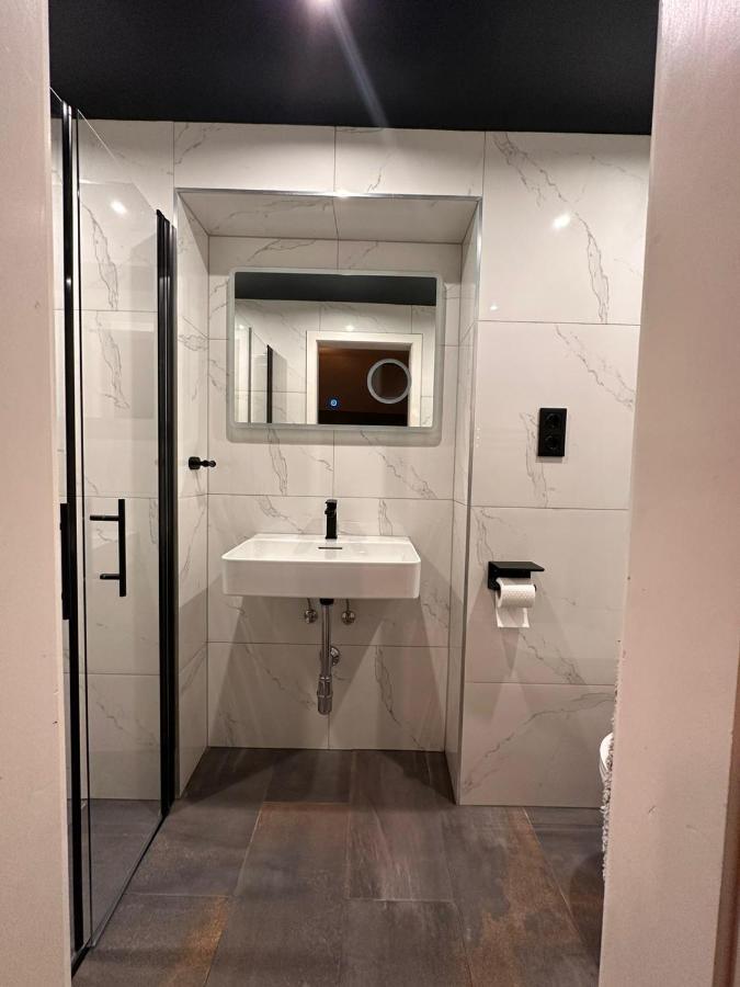 Cafe Schneider Appartments سانكت أنتون ام ارلبرغ المظهر الخارجي الصورة